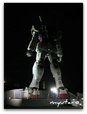 ガンダムライトアップの様子 その2 お台場潮風公園 ガンダム30周年プロジェクト 等身大ガンダム